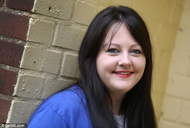Mother leaves full-time supermarket job to make thousands as a celebrity on MINECRAFT (now even her daughters’ friends want her autograph!)