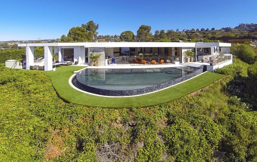 The founder of Minecraft has been hosting wild parties since he bought his mansion for $70 million