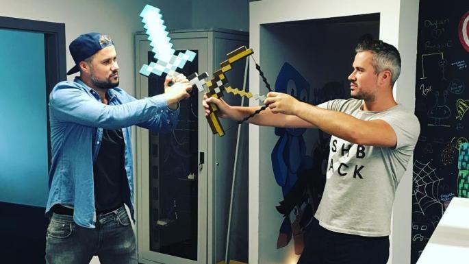 Irish twins vlog €1m each via Minecraft