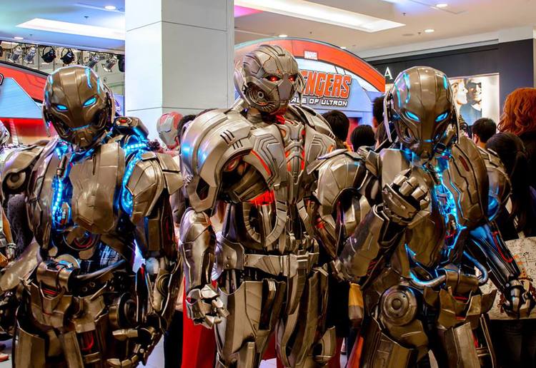 Impressive ULTRON Cosplay for AVENGER: Age of Ultron
