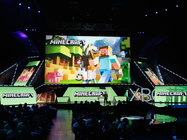 ‘Minecraft’ Getting Virtual Reality Treatment, Will Come To The Oculus Rift And Gear VR In 2016